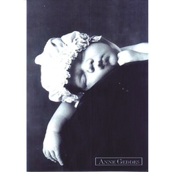 Pohlednice Anne Geddes - spící miminko